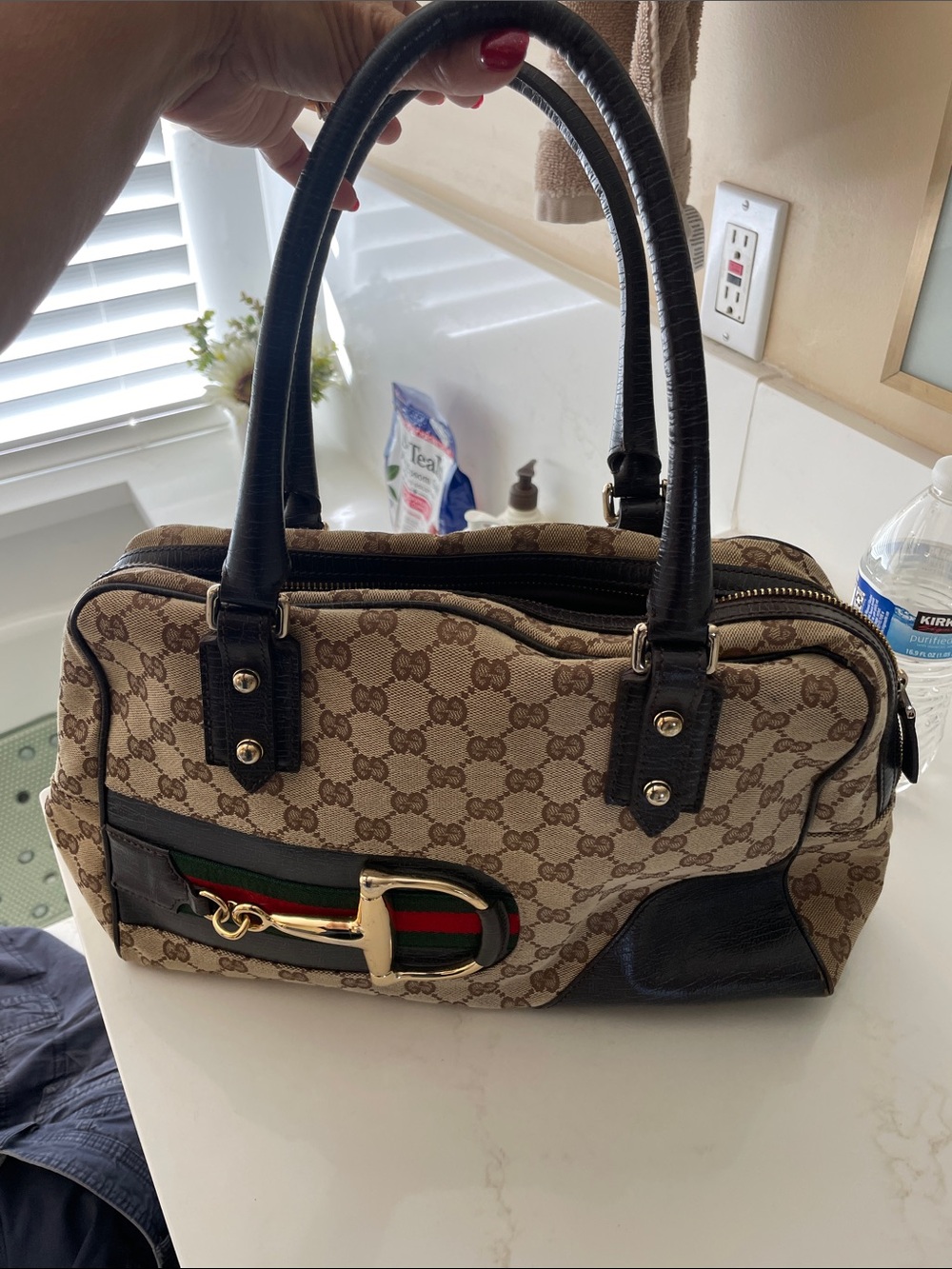 Vintage Well Loved Gucci Bag - Picture 9 of 11